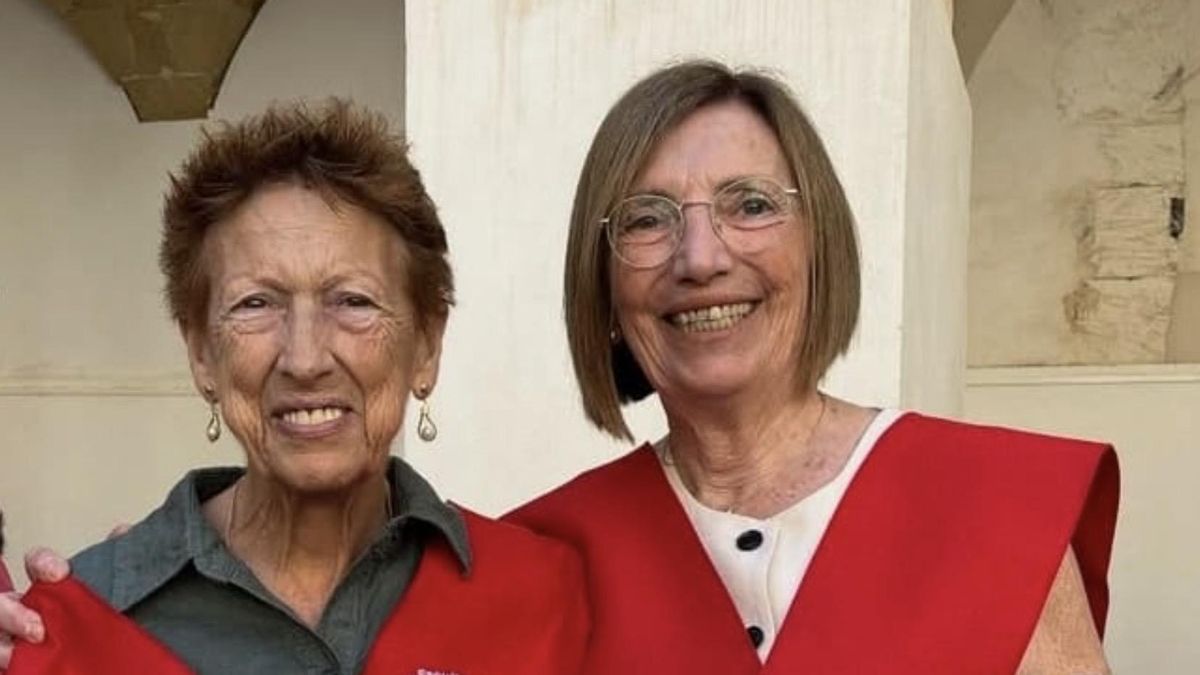 "Siempre tuvimos ganas de seguir estudiando": dos septuagenarias cumplen su sueño universitario tras graduarse en Derecho