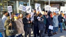 Protesta de afectados del IVIMA frente a los juzgados de Plaza de Castilla. / @FRAMV