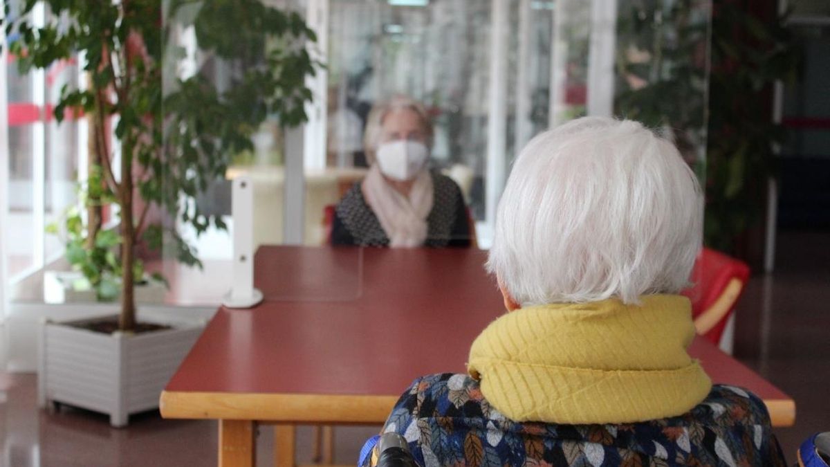 Mujeres mayores en una residencia