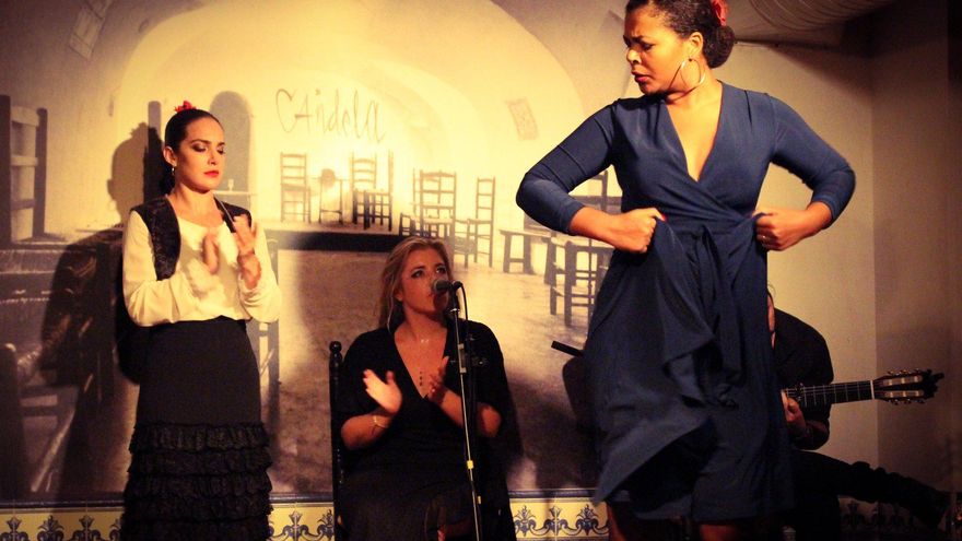 Otra noche en la cueva, con la bailaora danesa residente en Madrid Phyllis Ayinki, acompañada de la americana Illeana Gómez, el guitarrista brasileño Roberto Monteiro y la voz de Desirée Paredes