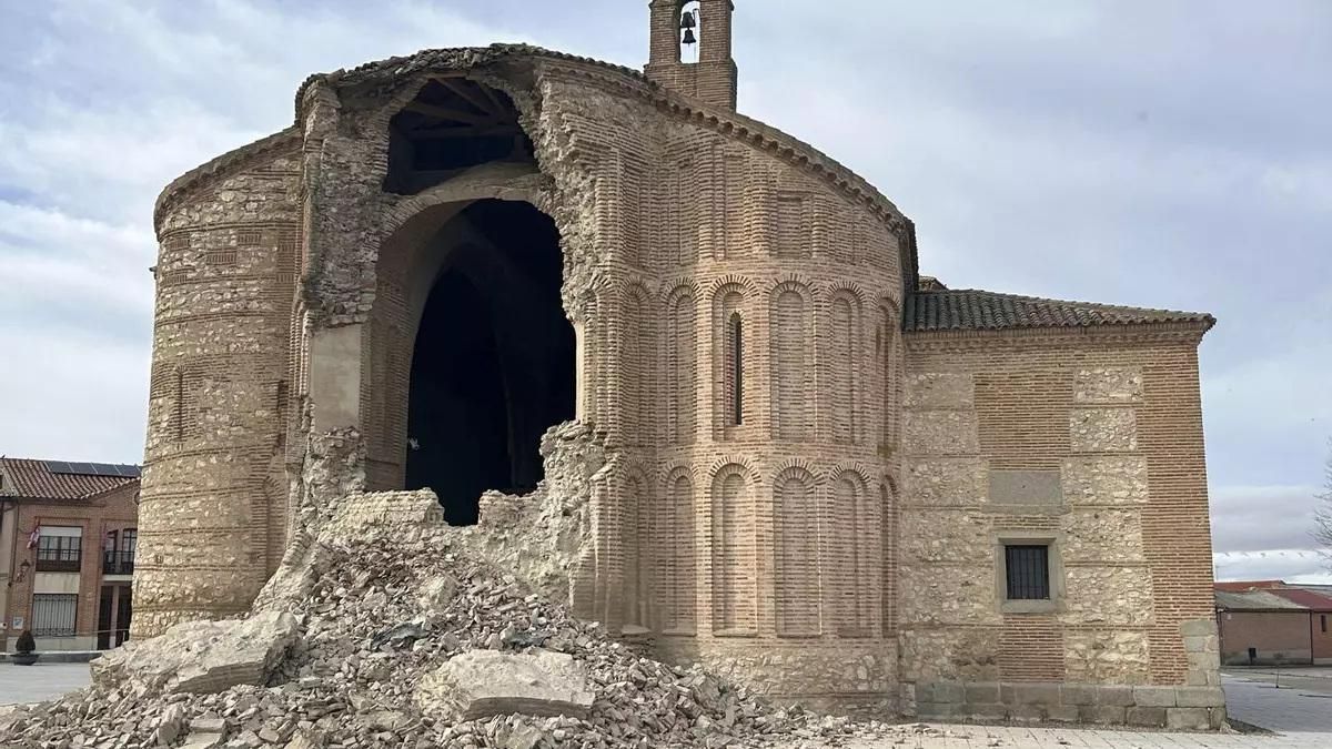El ábside de la iglesia mudéjar de Muriel de Zapardiel, hundido