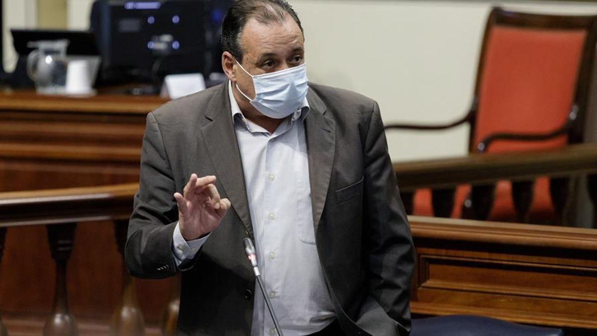 El consejero de Sanidad, Blas Trujillo, este martes durante en el Parlamento Autonómico