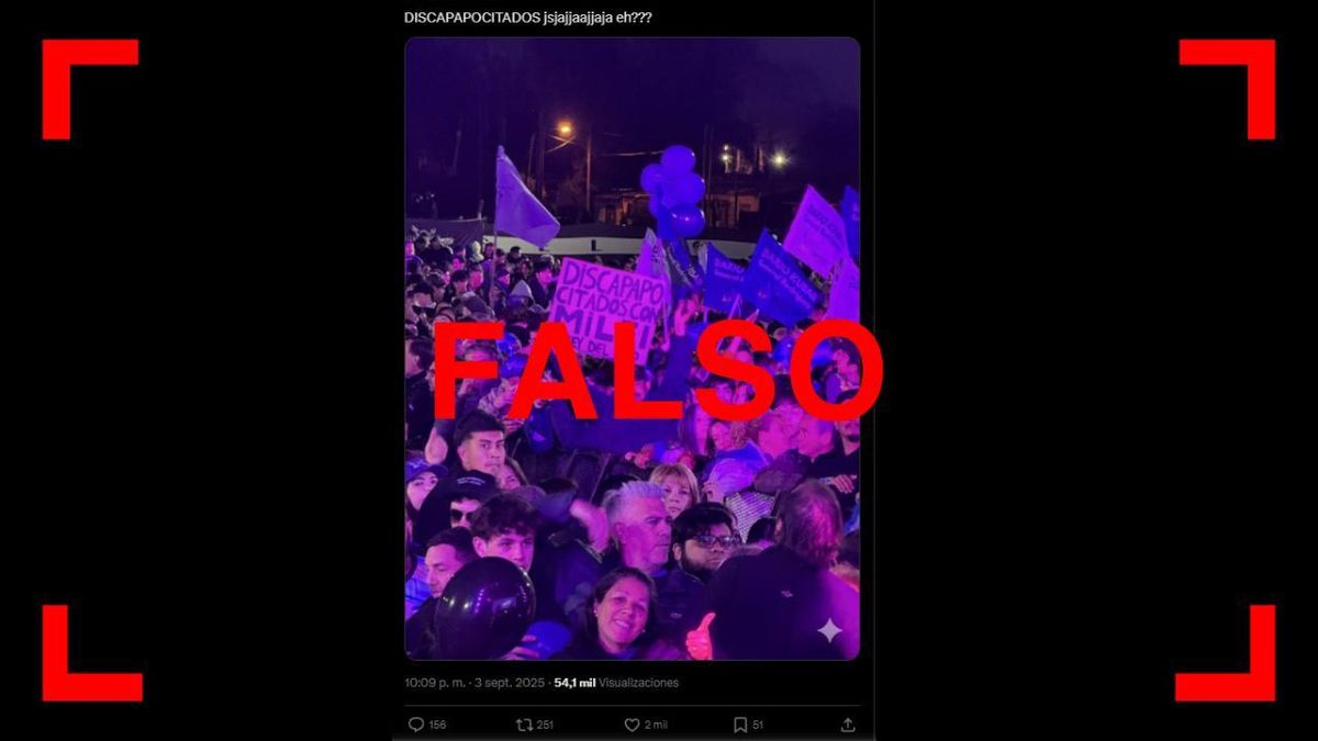 Una foto viral del acto de Milei en Moreno fue editada: el cartel no decía “Discapapocitados con Milei”, sino “Fuerza del cielo Virrey del Pino”.