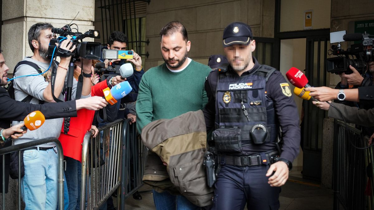 El sobrino de María del Monte, Antonio Tejado saliendo de los juzgados tras declarar sobre el robo en el chalé de su tía