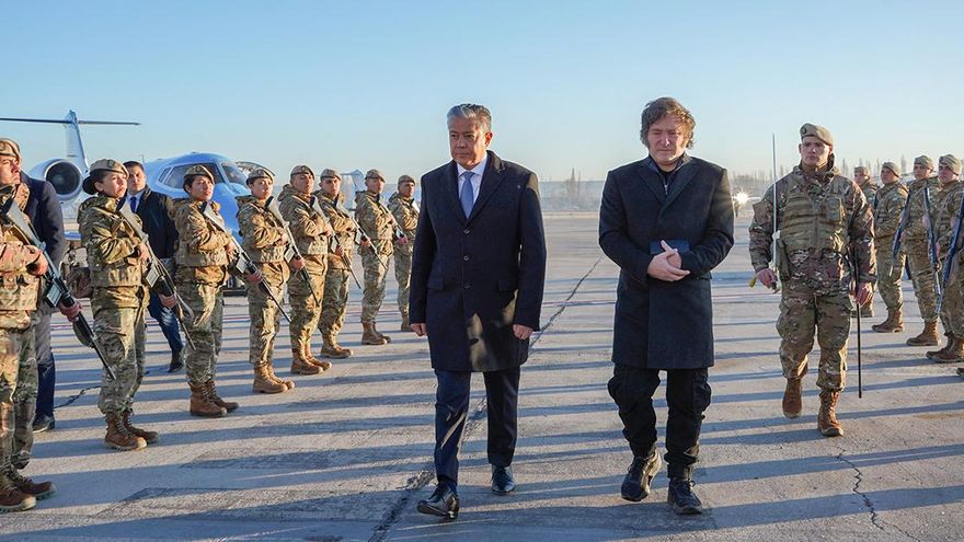 Milei fue recibido en Neuquén por Rolando Figueroa y CEOs petroleros antes de su primera visita a Chile