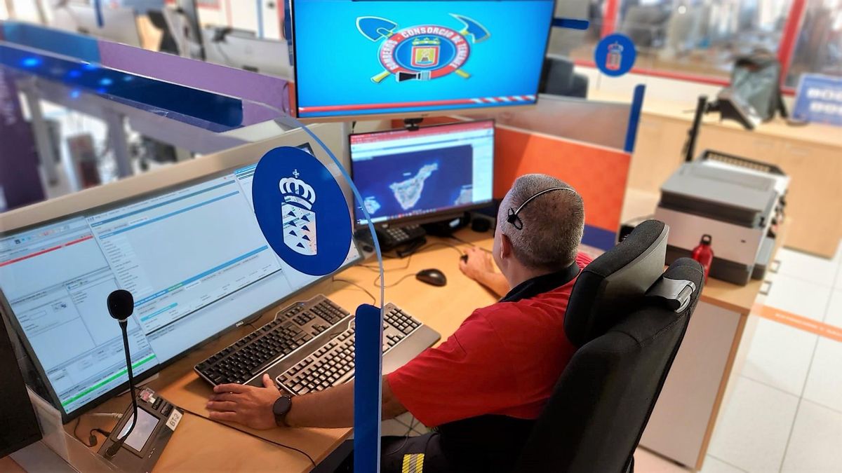 Los bomberos rescatan de un barranco a un hombre de 60 años herido en Tenerife