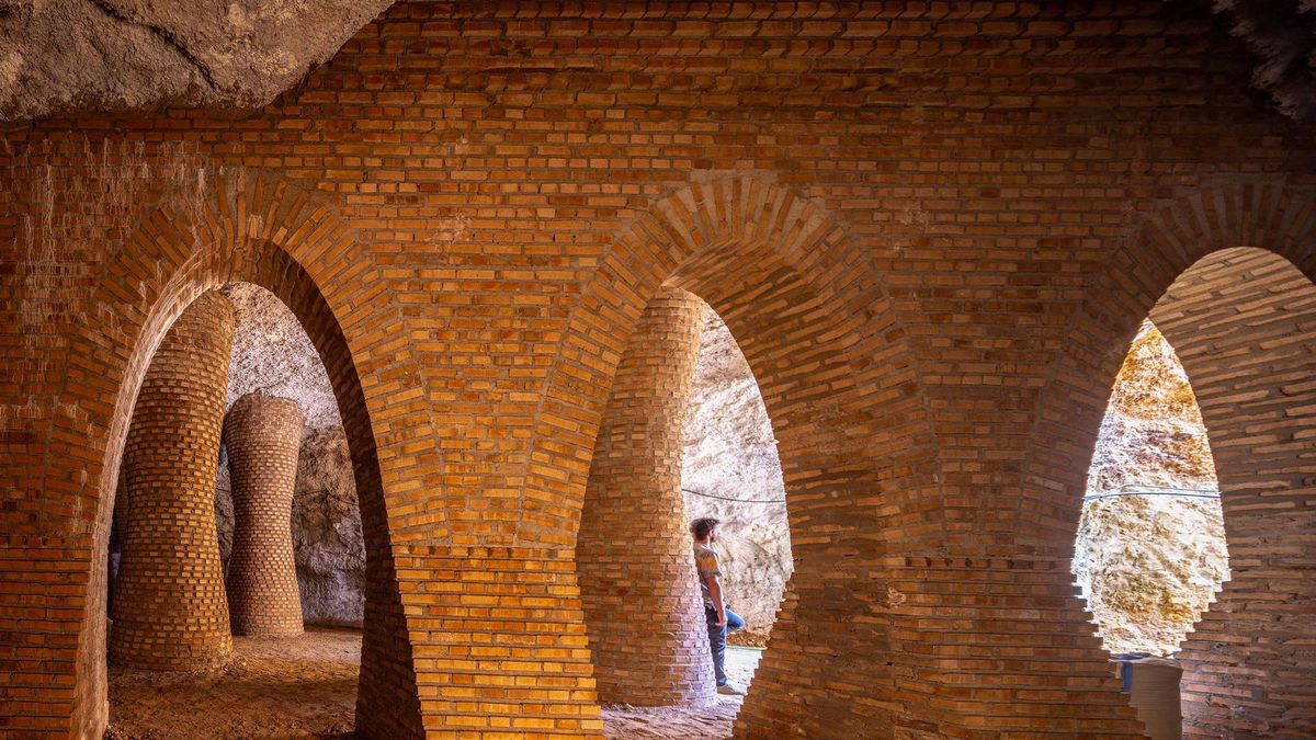 Estabilización de sistema de cuevas antrópicas urbanas en Tomelloso.