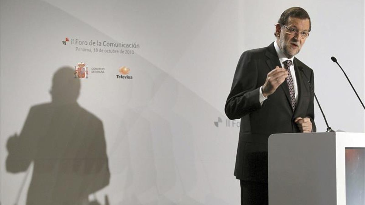Rajoy apela a que los medios usen responsablemente la libertad de información