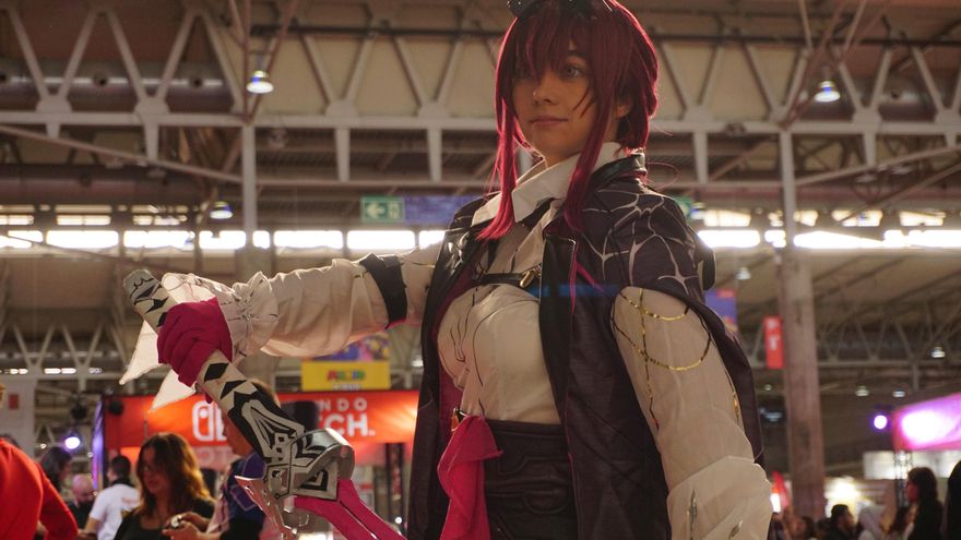 TrixXi, con su cosplay de Kafka del videojuego Honkai Star Rail en el Saló del Manga de Barcelona