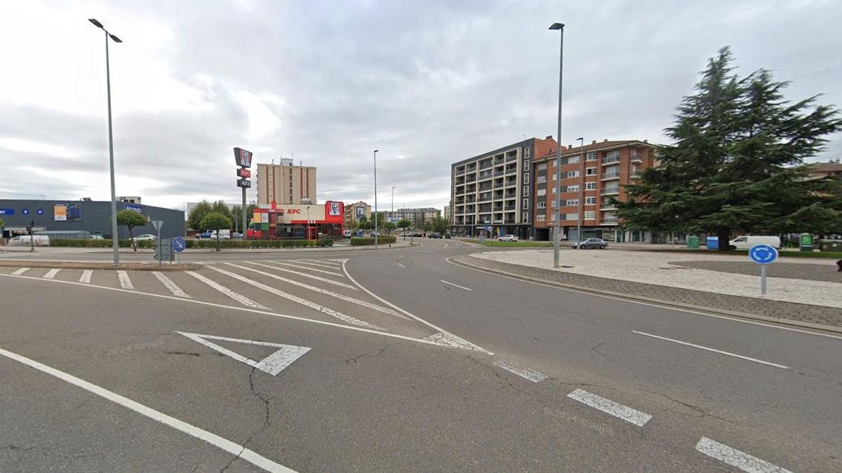 Una mujer herida en un atropello en la rotonda de Fernández Ladreda con Miguel Castaño en León