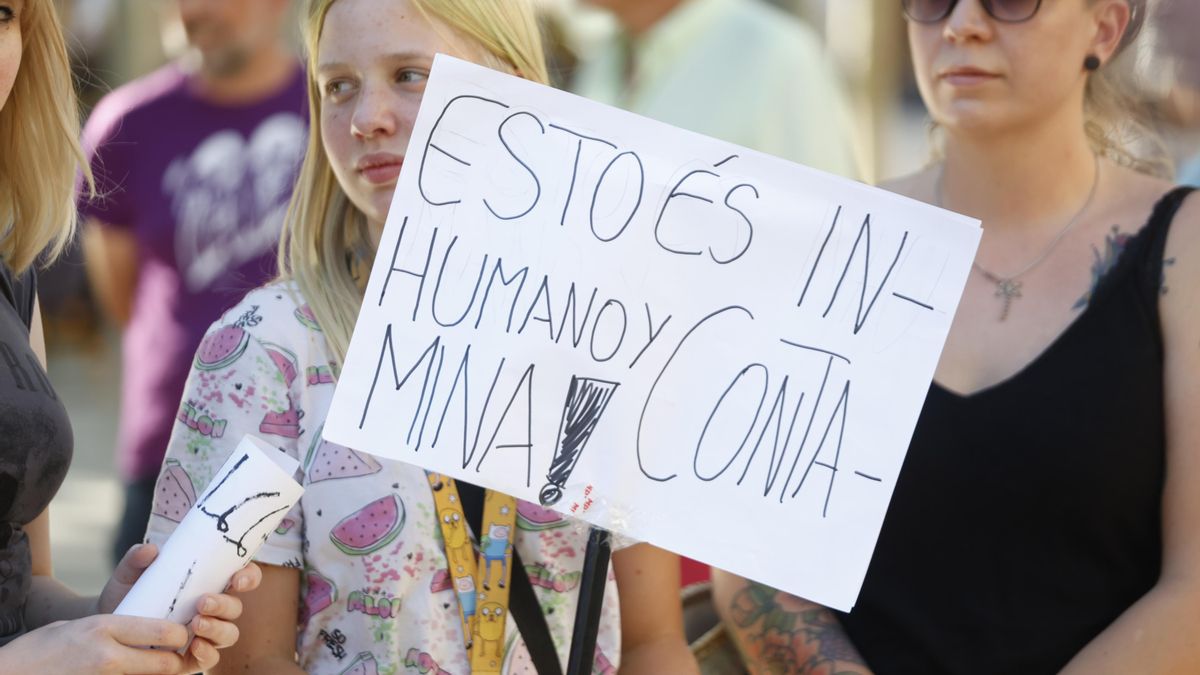 Als vesins i a l’oposició els preocupa que els excrements de la superpoblació de gallines hagin enverinat l’aigua dels pous del municipi.