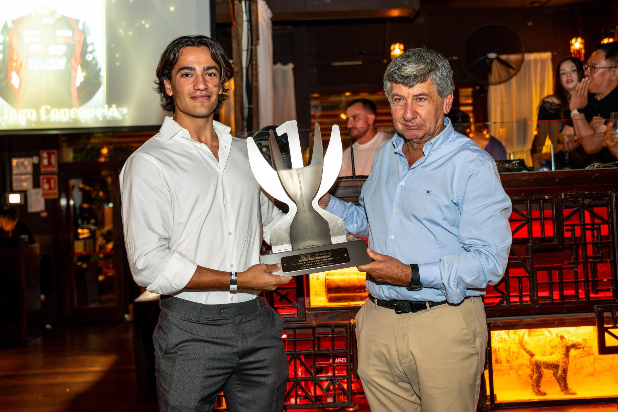 Santa Concepción Jr. recoge en Barcelona el título de campeón de la TCR Europe Cup 2026.