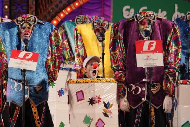 Actuación de 'Los Chancletas' en la final de murgas 2015. FOTO: Cirenia Vico.