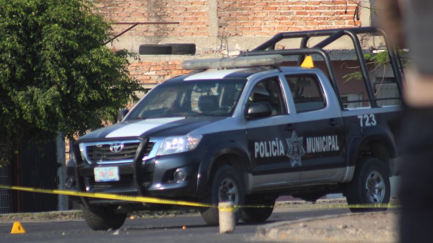 Detienen a siete policías por el asesinato de doctora en centro de México