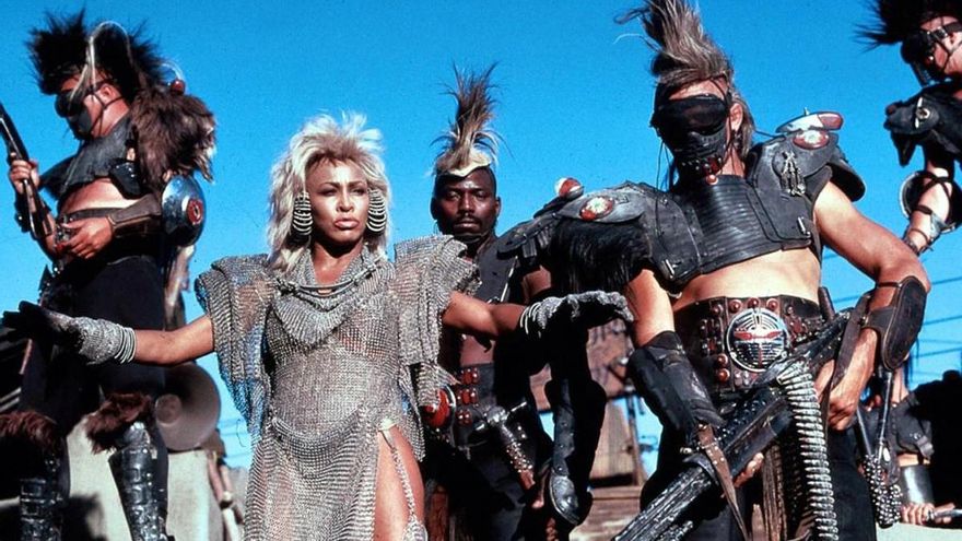 Tina Turner en el papel de Aunty Entity, en la película 'Mad Max 3. Más allá de la cúpula del trueno' de George Miller (1985)