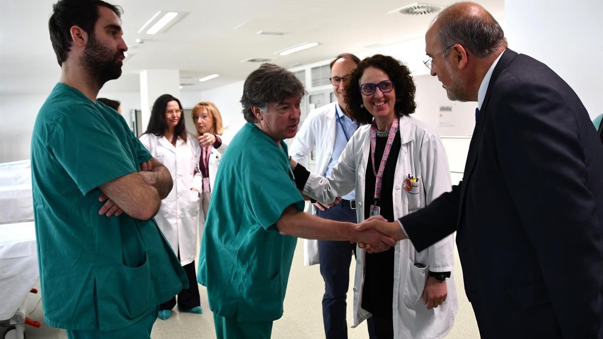 Una masculinización de torax en una persona trans, primera operación de cirugía plástica en el Hospital de Cuenca