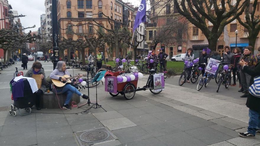 Asturias lleva el 8M a la cuenca minera: "Soles nunca nos sentimos porque xuntes caminamos"