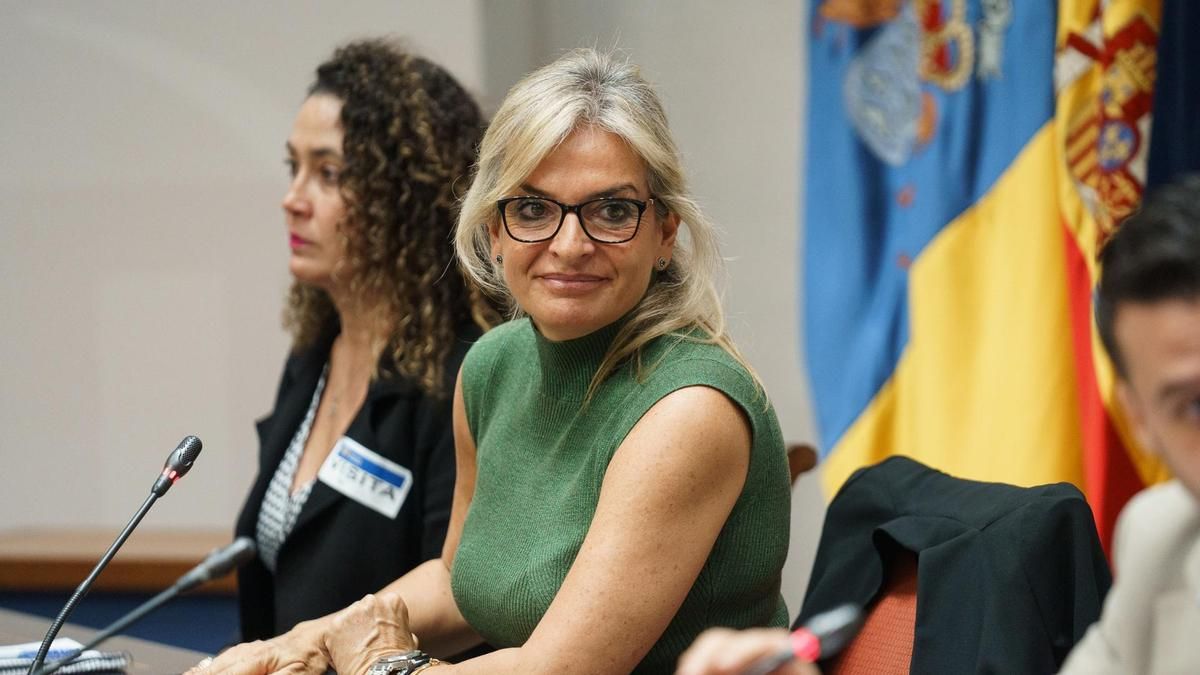 Sanidad estudia una comisión con la patronal para tratar el absentismo laboral en Canarias, con especial atención a las bajas por salud mental