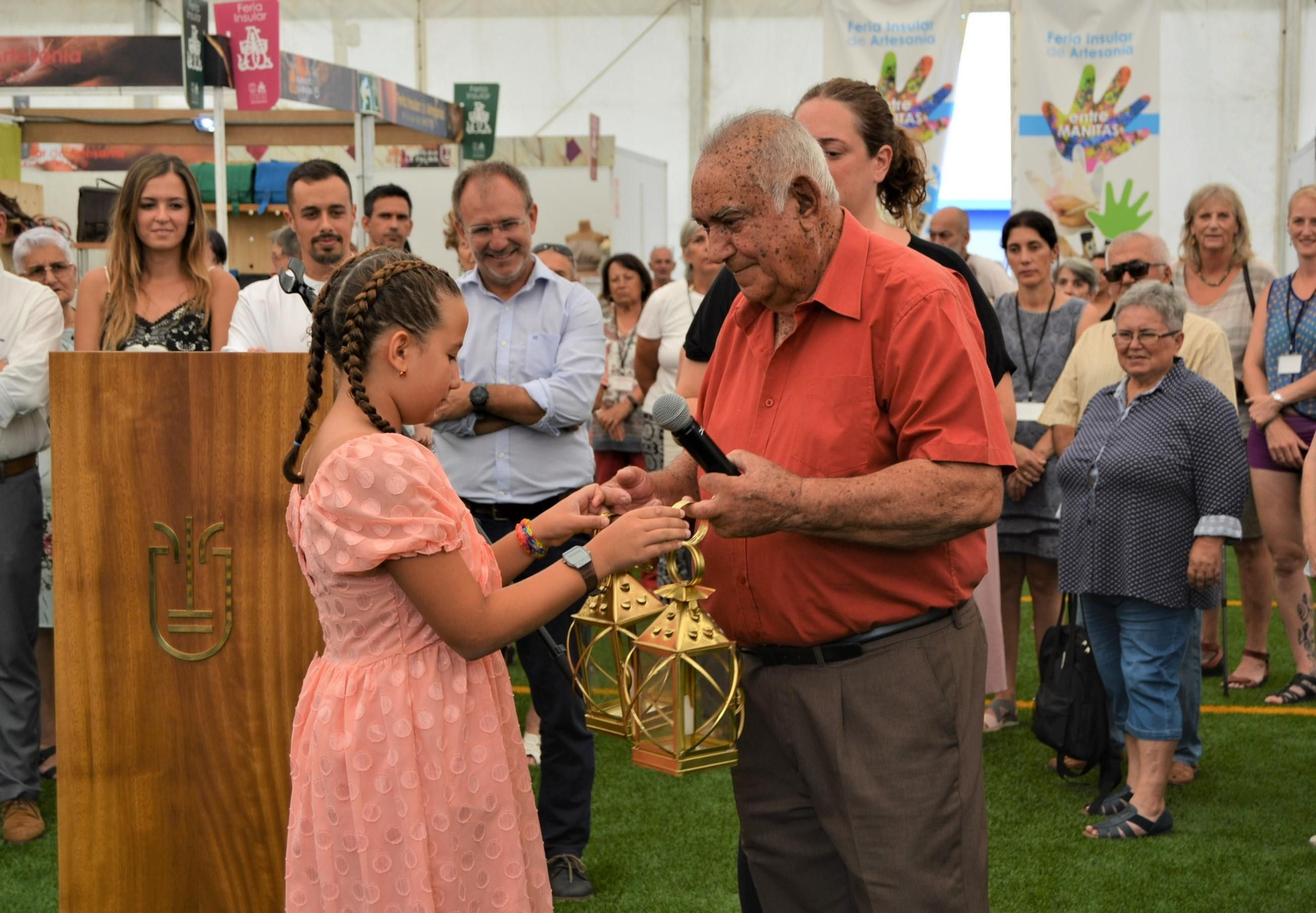 El artesano Víctor García es uno de los protagonistas de la feria.