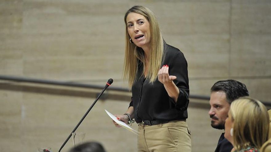 La oposición en bloque, incluido Vox, abronca a Guardiola por la crisis del transporte escolar: "Soberbia"