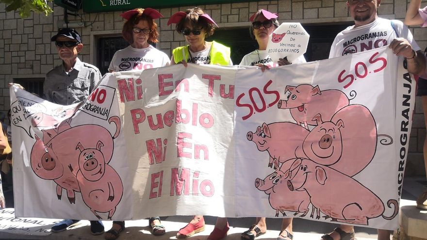 El parón estival no frena el rechazo a las macrogranjas: caravana y manifestación por pueblos de Cuenca