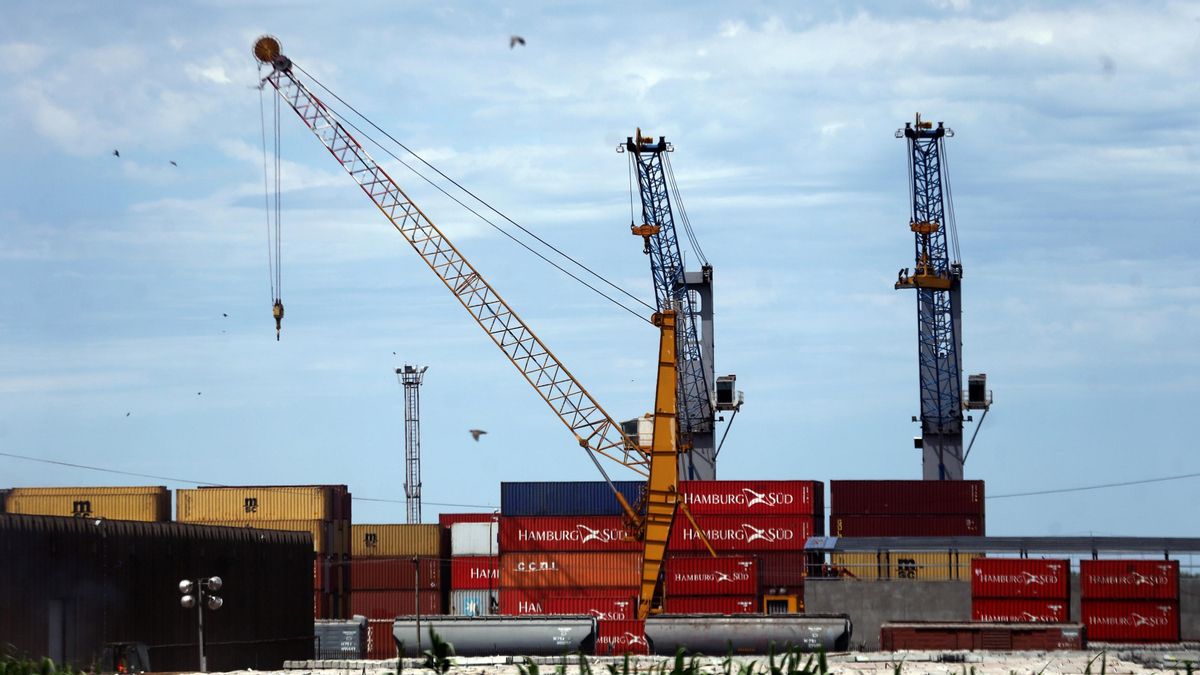Contenedores en el puerto.