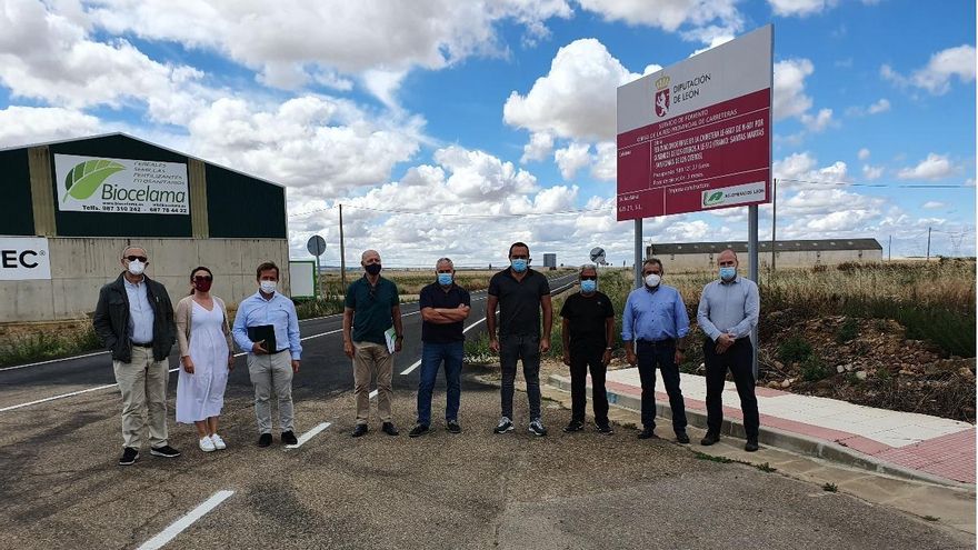 Inauguración del tramo de carretera de Santas Martas a San Román de los Oteros.