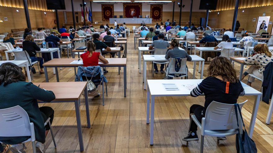 Profesores interinos de Extremadura reclaman mismas condiciones de estabilización que funcionarios de oficina