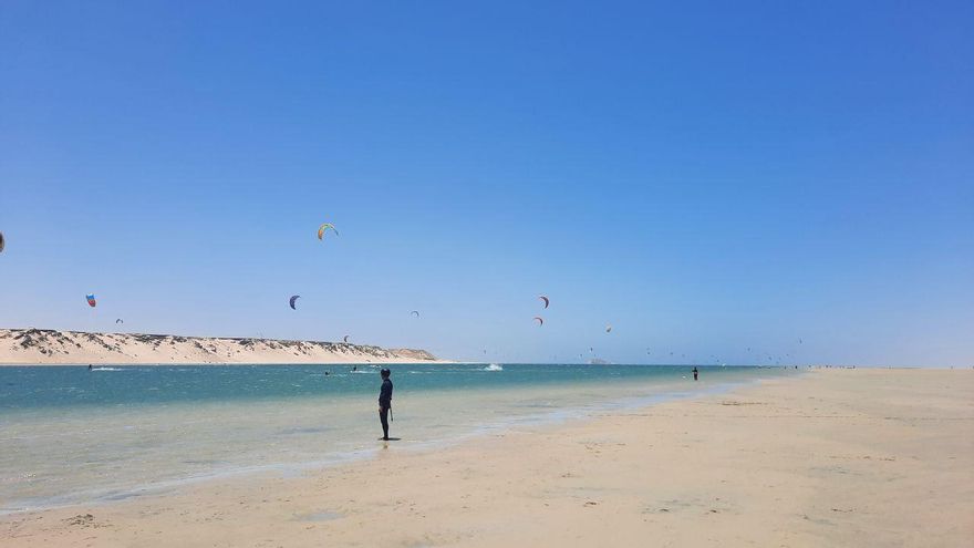 Playa de la laguna de Dakhla, donde se practica kitesurf.