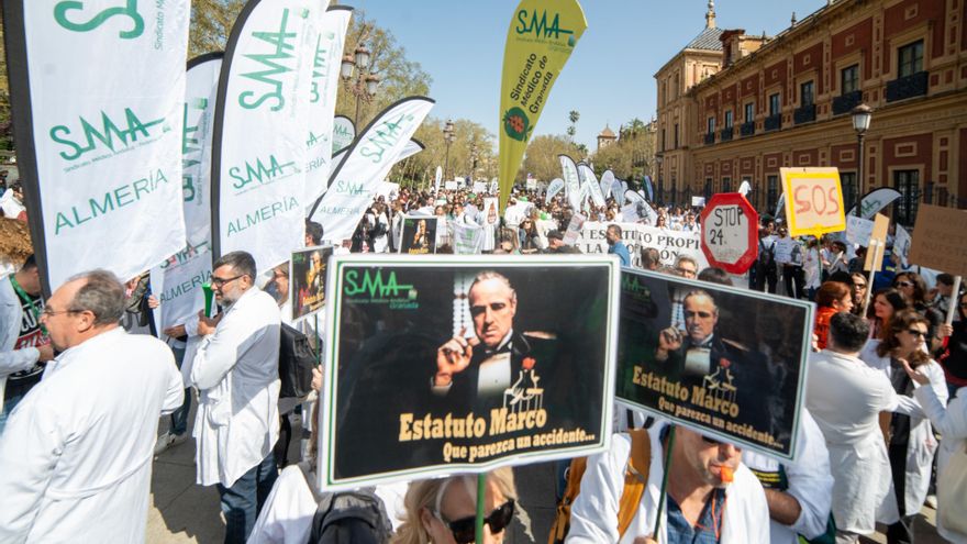 Manifestación en Sevilla convocada por el SMA contra el Estatuto Marco.