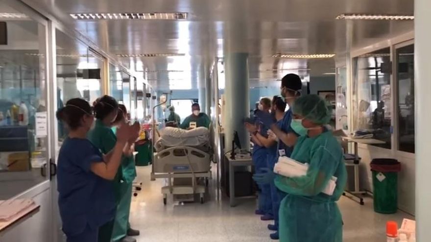 El Hospital de Poniente cuenta cinco altas en UCI entre pacientes afectados por el covid-19