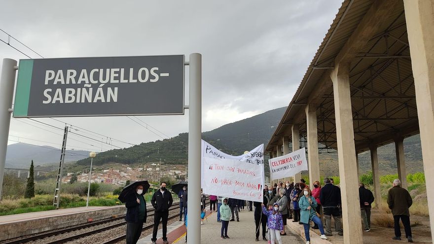 Protesta de los vecinos en el Jalón contra Renfe por el abandono de la línea Zaragoza-Arcos de Jalón