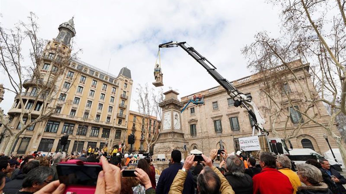 El Ayuntamiento de Barcelona retira la estatua de Antonio López