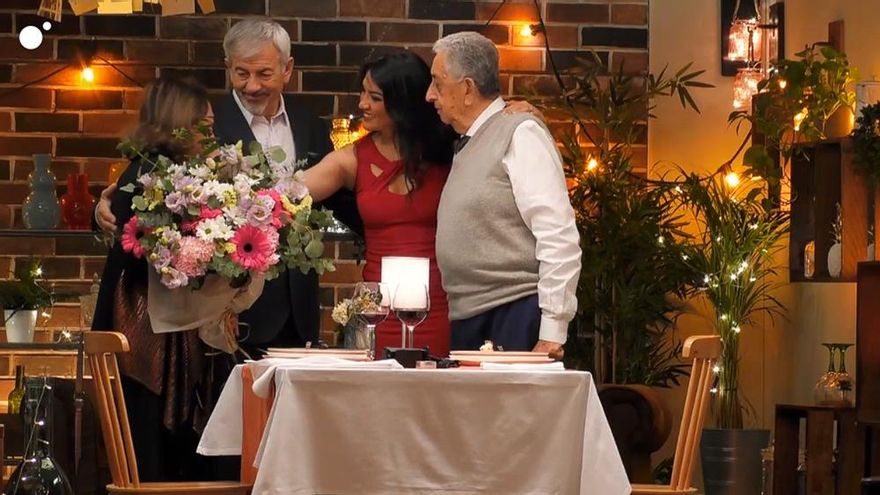 Sobera se emocionó en el 7º aniversario de 'First Dates' por el regreso de una pareja a la que cambiaron la vida