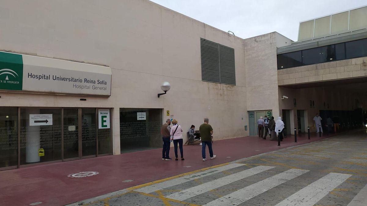 Acceso al Hospital Reina Sofía de Córdoba.