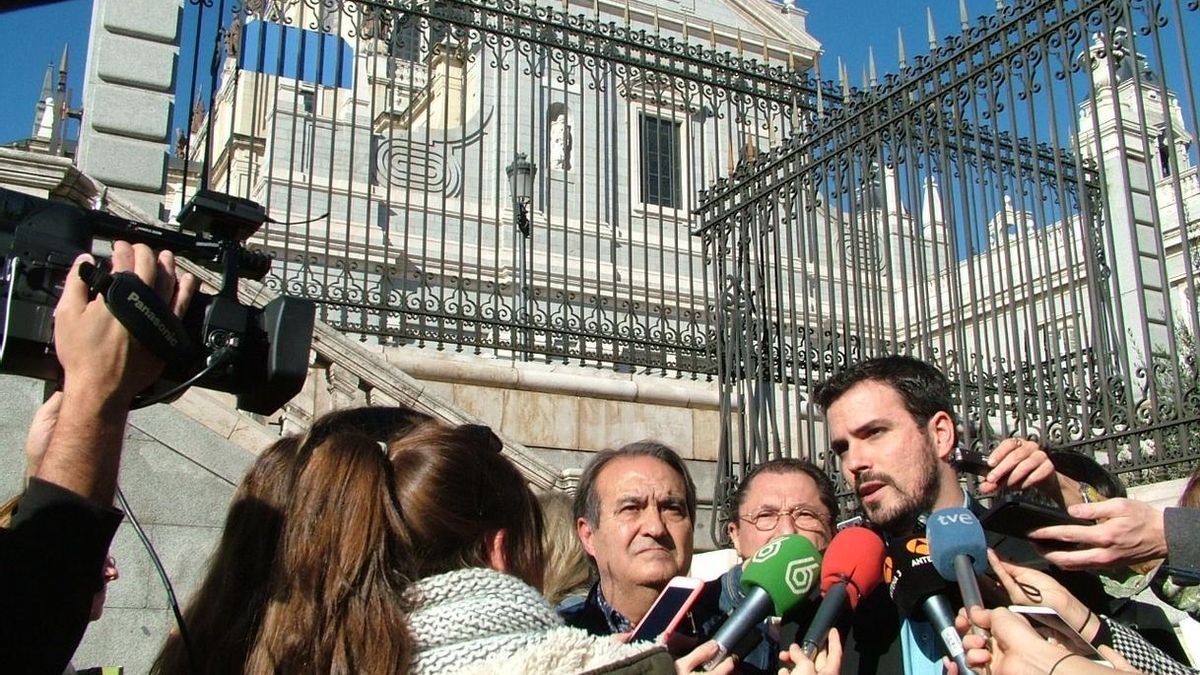 Garzón apuesta por un Estado 100% laico y eliminar privilegios a la Iglesia, que cuesta 240 euros anuales a cada español