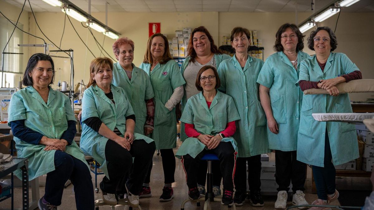 Las socias de la cooperativa textil de Luna en el 50 aniversario