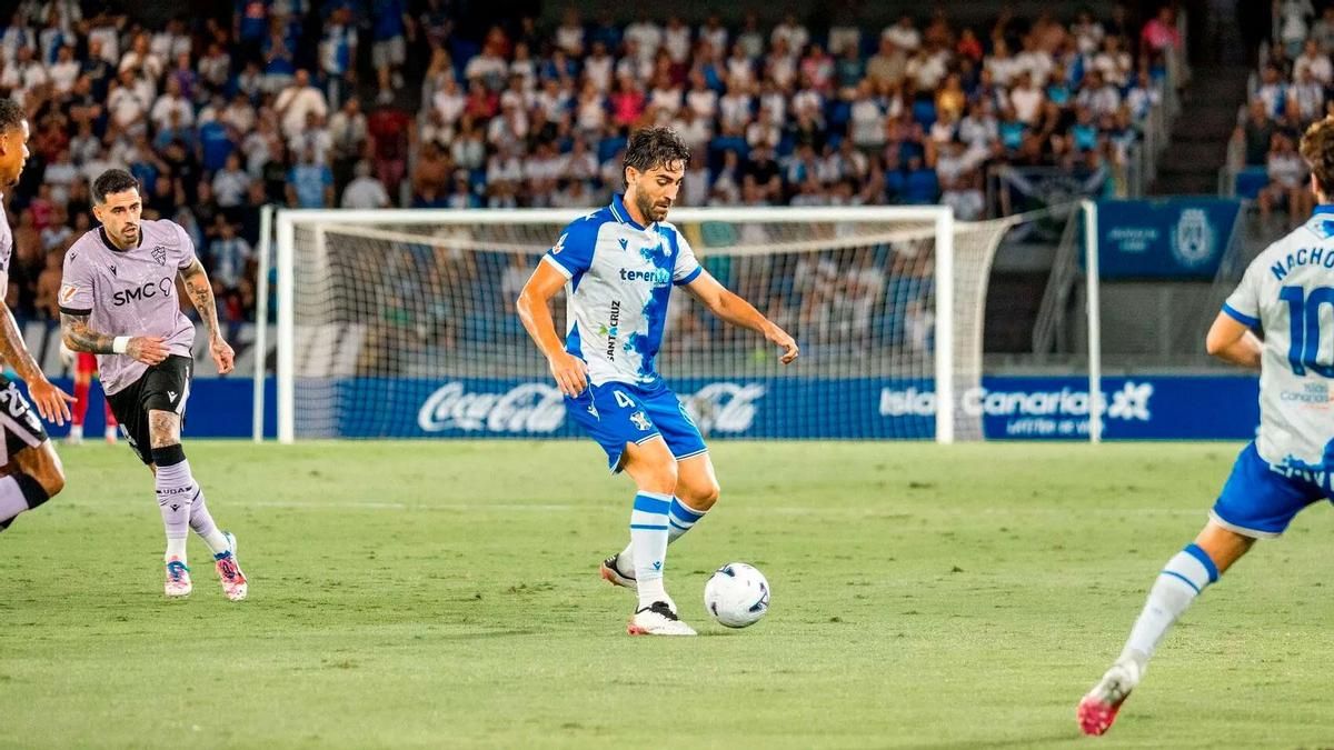 José León entra en el ‘Top 60’ de jugadores más alineados con el Tenerife