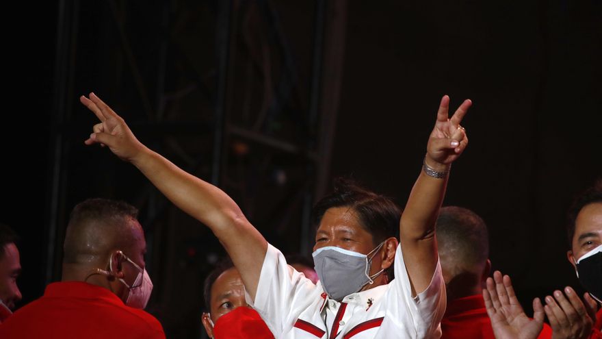 El hijo del dictador Marcos gana las elecciones en Filipinas, según el recuento provisional