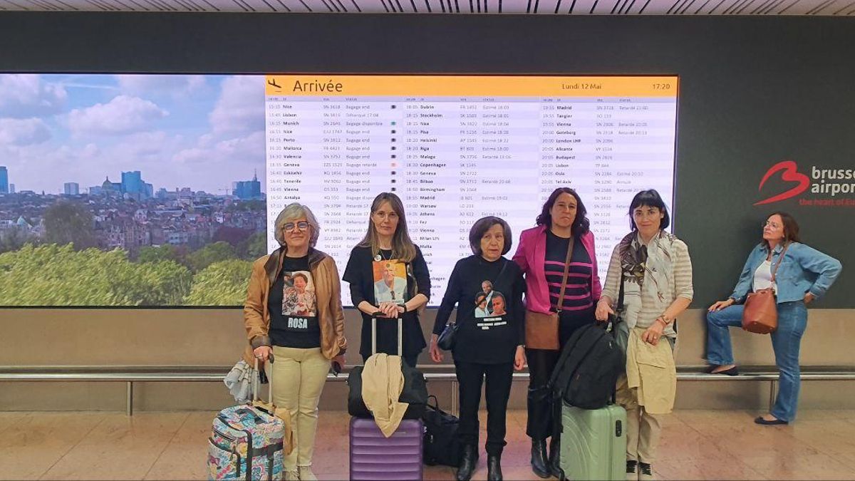Representantes de las asociaciones de víctimas de la DANA en el aeropuerto de Bruselas.
