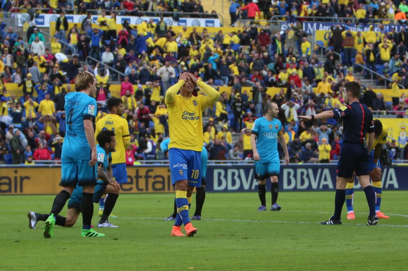 Imágenes del partido entre la UD Las Palmas y el FC Barcelona en el Estadio de Gran Canaria. (Alejandro Ramos).