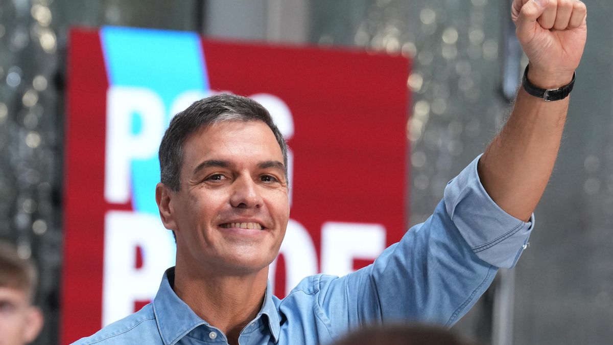 El presidente del Gobierno en funciones y secretario general del PSOE, Pedro Sánchez, interviene en la fiesta de la Rosa del Partido Socialista de Galicia