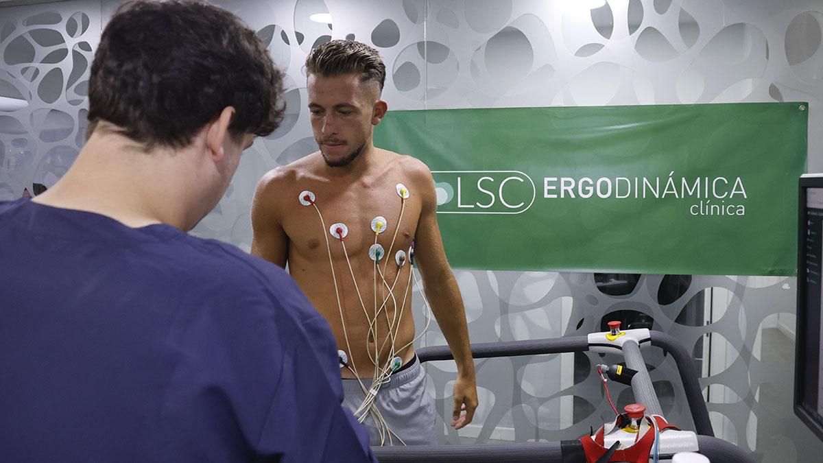 Los jugadores del Córdoba CF se someten a pruebas de fuerza en la clínica Ergodinámica
