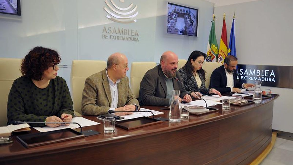 PP y Vox reducen las comisiones en la Asamblea de Extremadura y la izquierda denuncia un intento de silenciarla