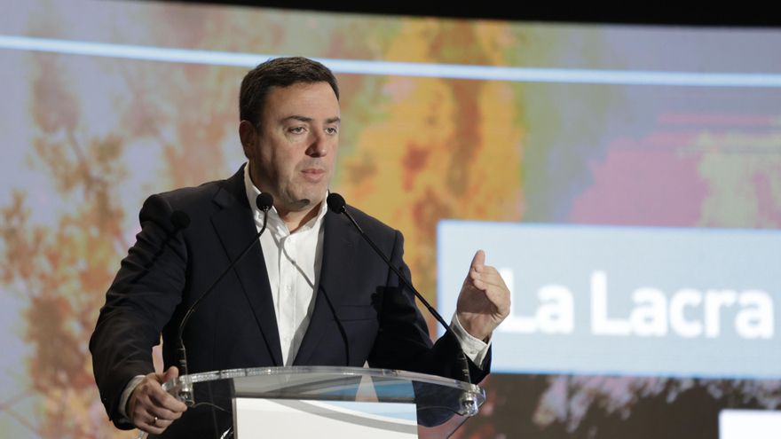 El PSOE gallego se enreda en un laberinto sobre el liderazgo de su secretario general