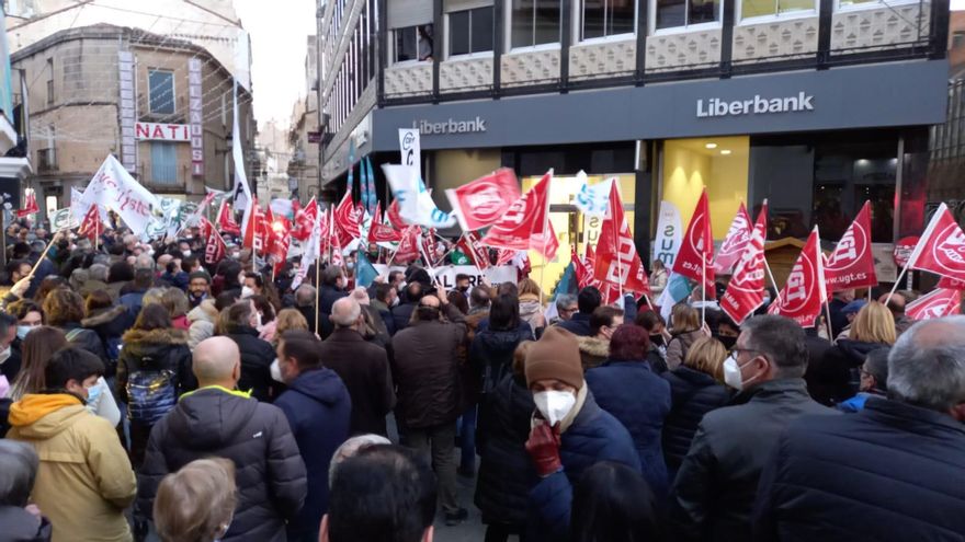 1.100 empleados de oficinas y 400 de servicios centrales salen de Unicaja-Liberbank