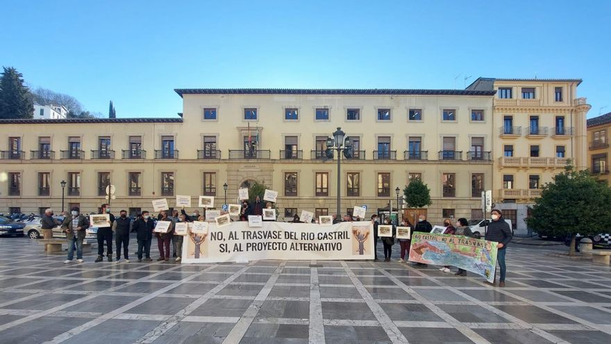 Una plataforma rural se enfrenta con la Confederación del Guadalquivir por el uso del agua del río Castril al norte de Granada