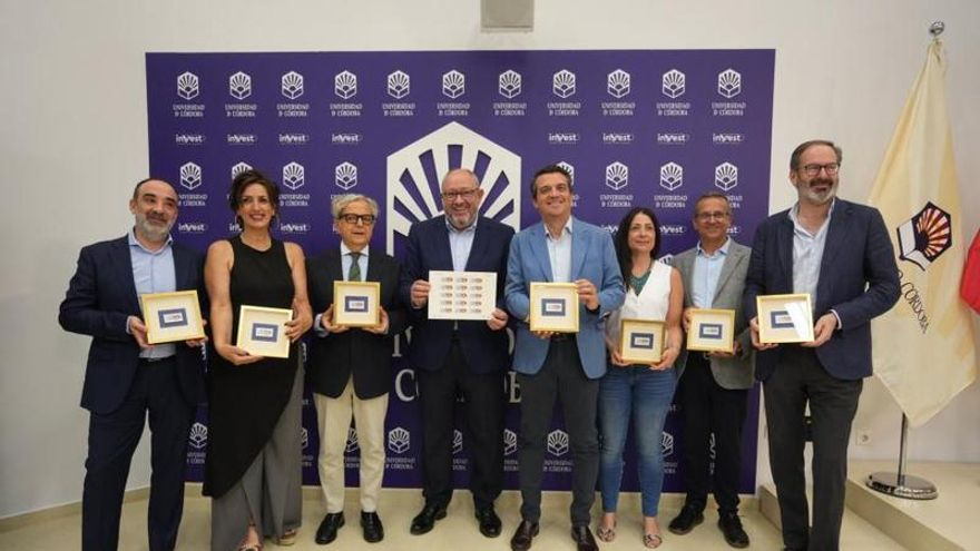 La Universidad de Córdoba presenta el sello conmemorativo del IX Centenario del nacimiento de Averroes