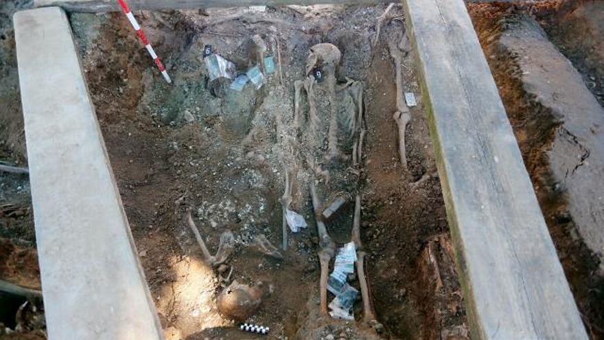 La fosa común escondía 22 cuerpos de represaliados.