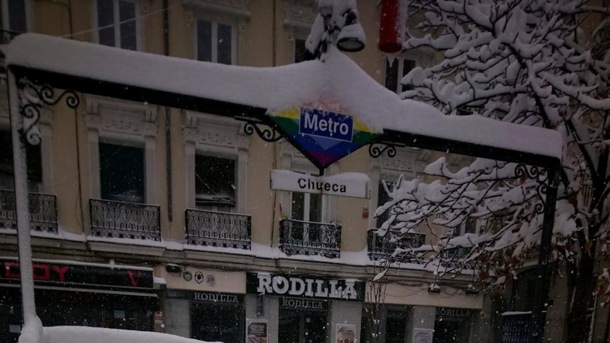 Metro de Chueca, sábado por la mañana